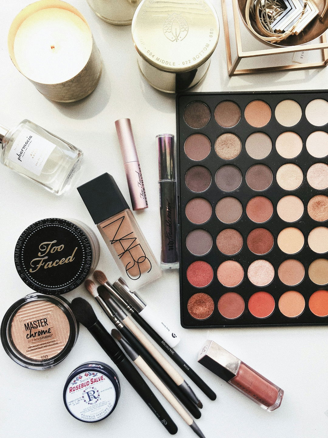 close-up-photography-of-assorted-cosmetics.jpg close-up photography of assorted cosmetics